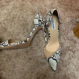 Steve Madden Snake skin pumps